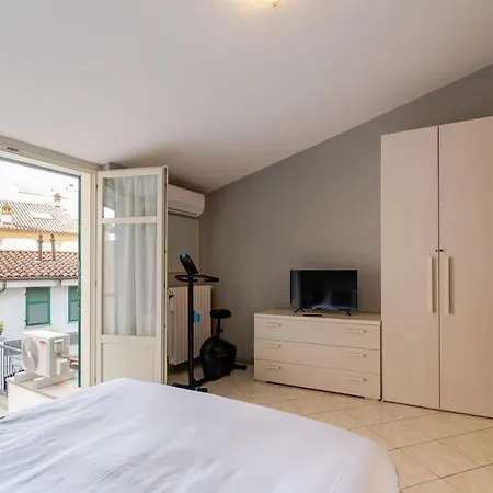 Casa Regina, Position! アパート