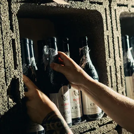 Casa Regina, Position! アパート *