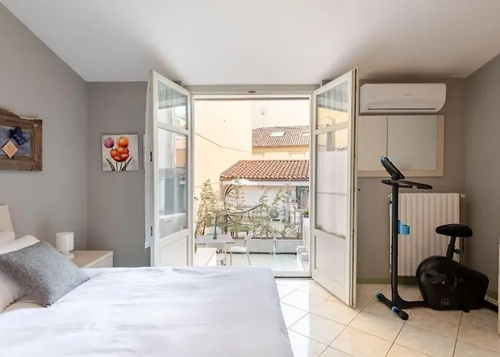 Casa Regina, Position! 아파트 알바